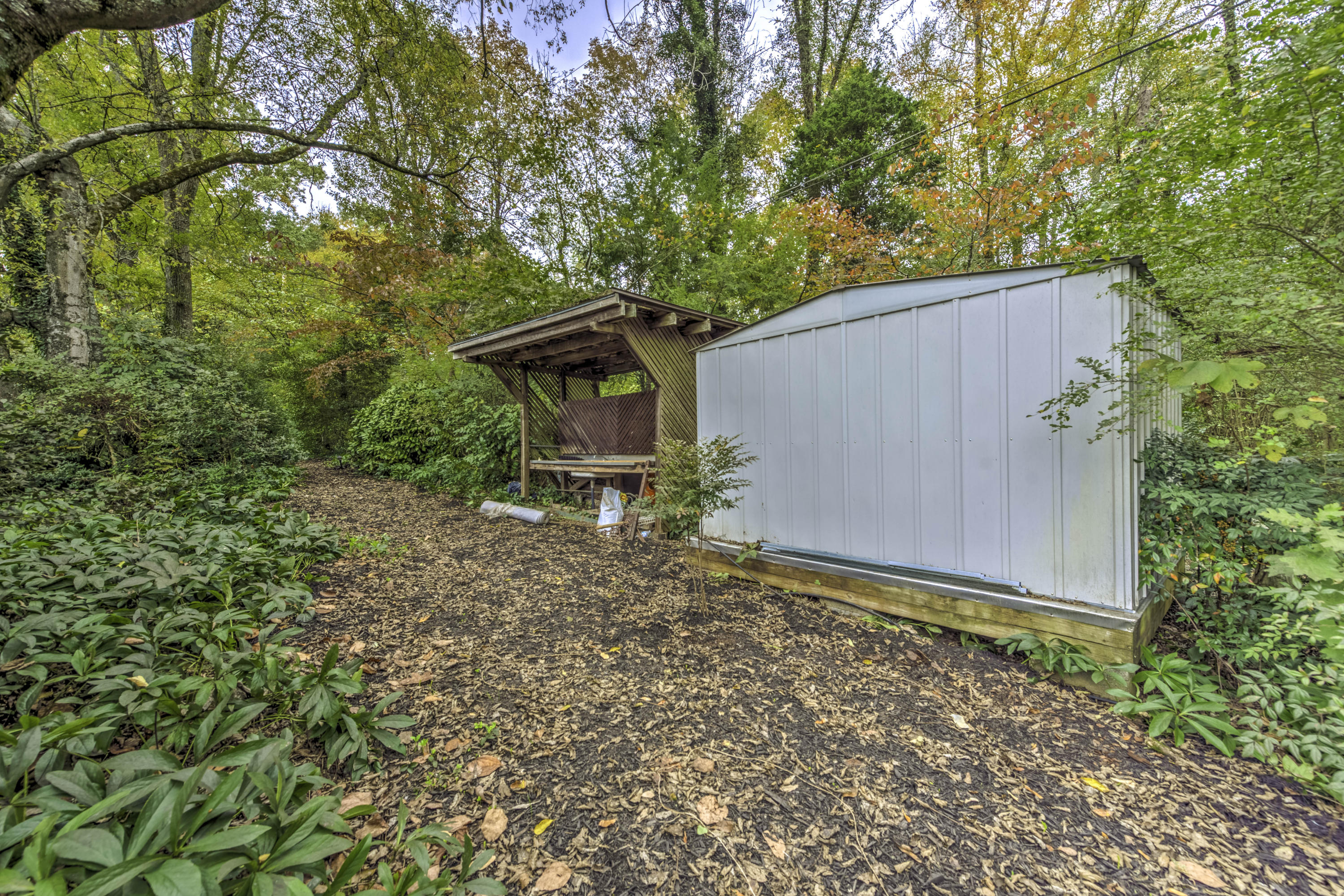 102 Davidson Lane Oak Ridge, TN 37830 - Photo 34 of 36 Storage shed and potting bench