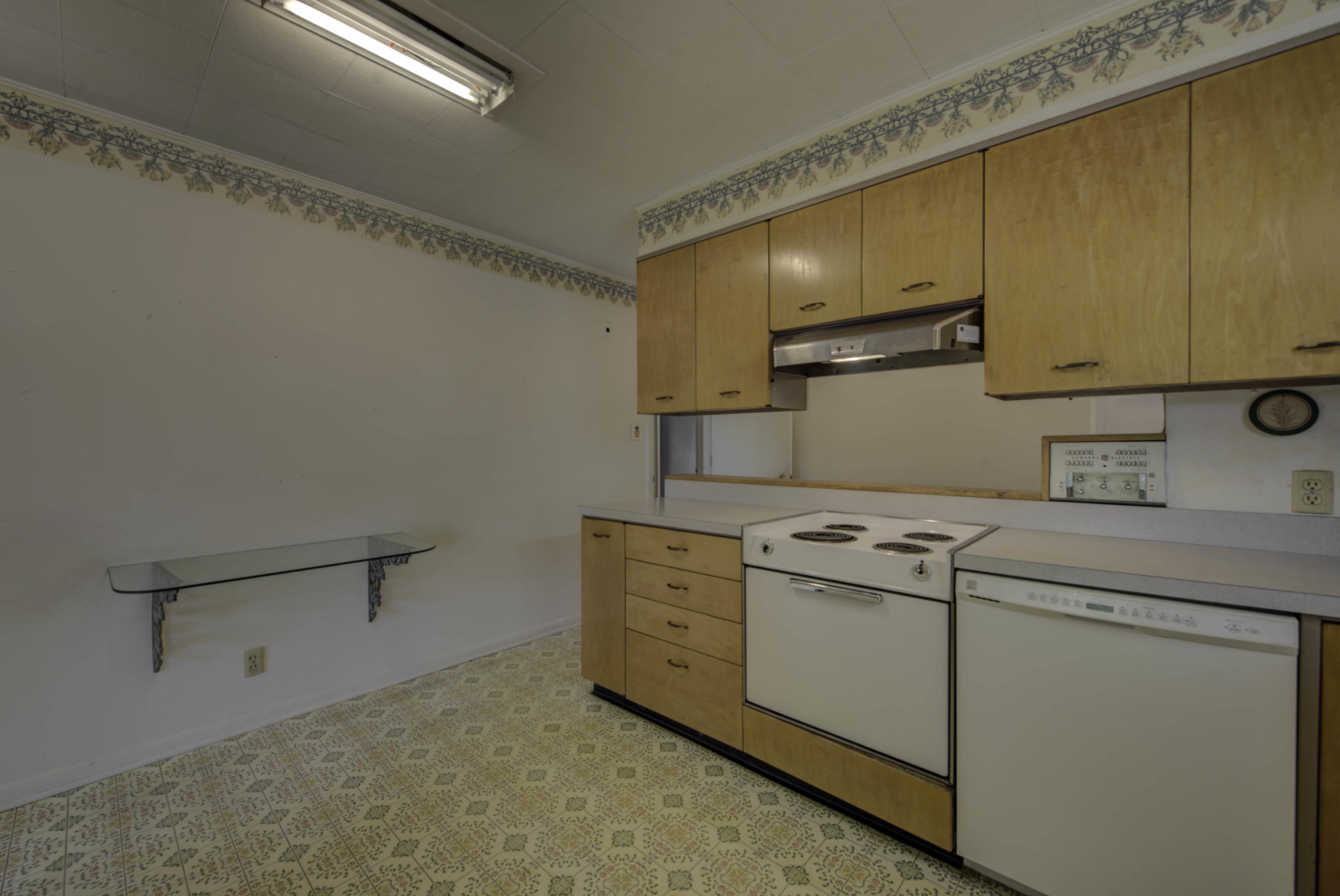 102 Davidson Lane Oak Ridge, TN 37830 - Photo 10 of 36 All appliances remain