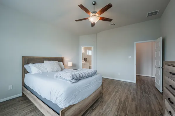$1,900 | 4915 Ranahan Pass, St. Hedwig, TX 78152