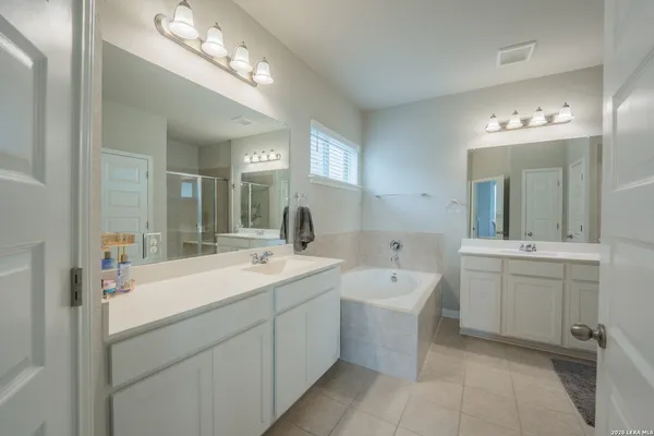 $1,900 | 4915 Ranahan Pass, St. Hedwig, TX 78152