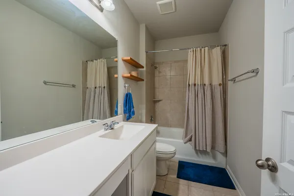$1,900 | 4915 Ranahan Pass, St. Hedwig, TX 78152