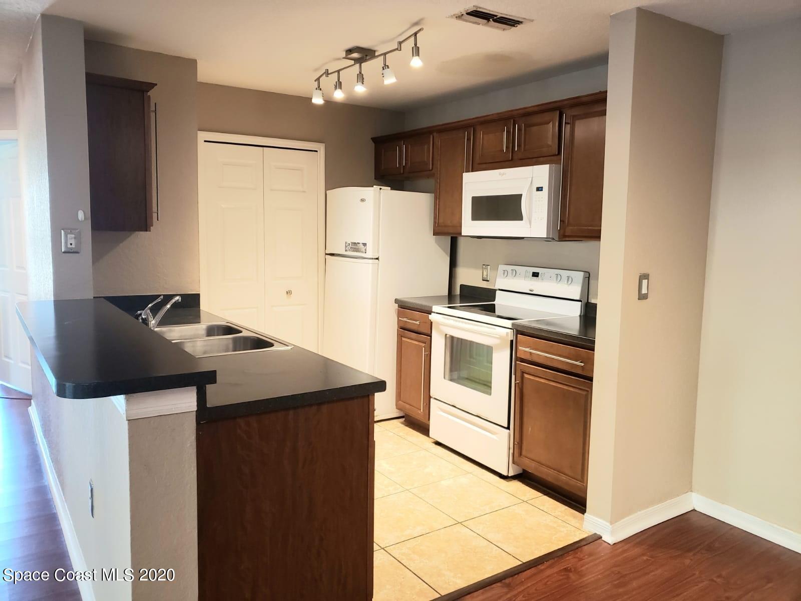 5447 Vineland Road, Unit 1108 Orlando, FL 32811 - Photo 3 of 7 Picture3