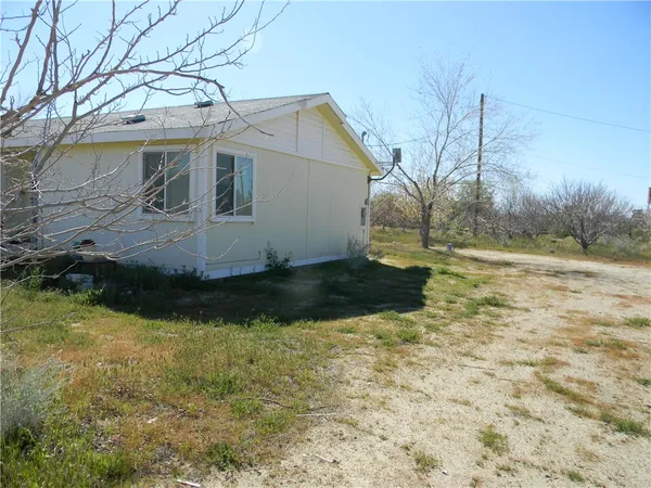 a view of a small house in the background