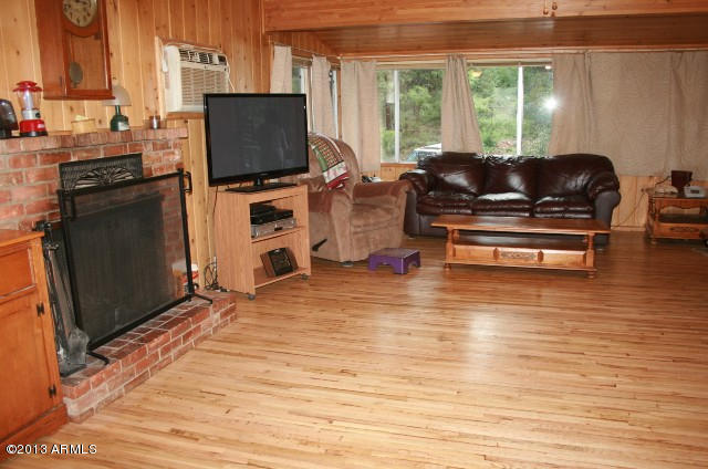 3979 Orloff Road Pine, AZ 85544 - Photo 5 of 12 Livingroom