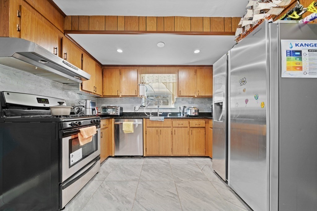 51 Selwyn Road Randolph, MA 02368 - Photo 8 of 19 Gallery Image 8