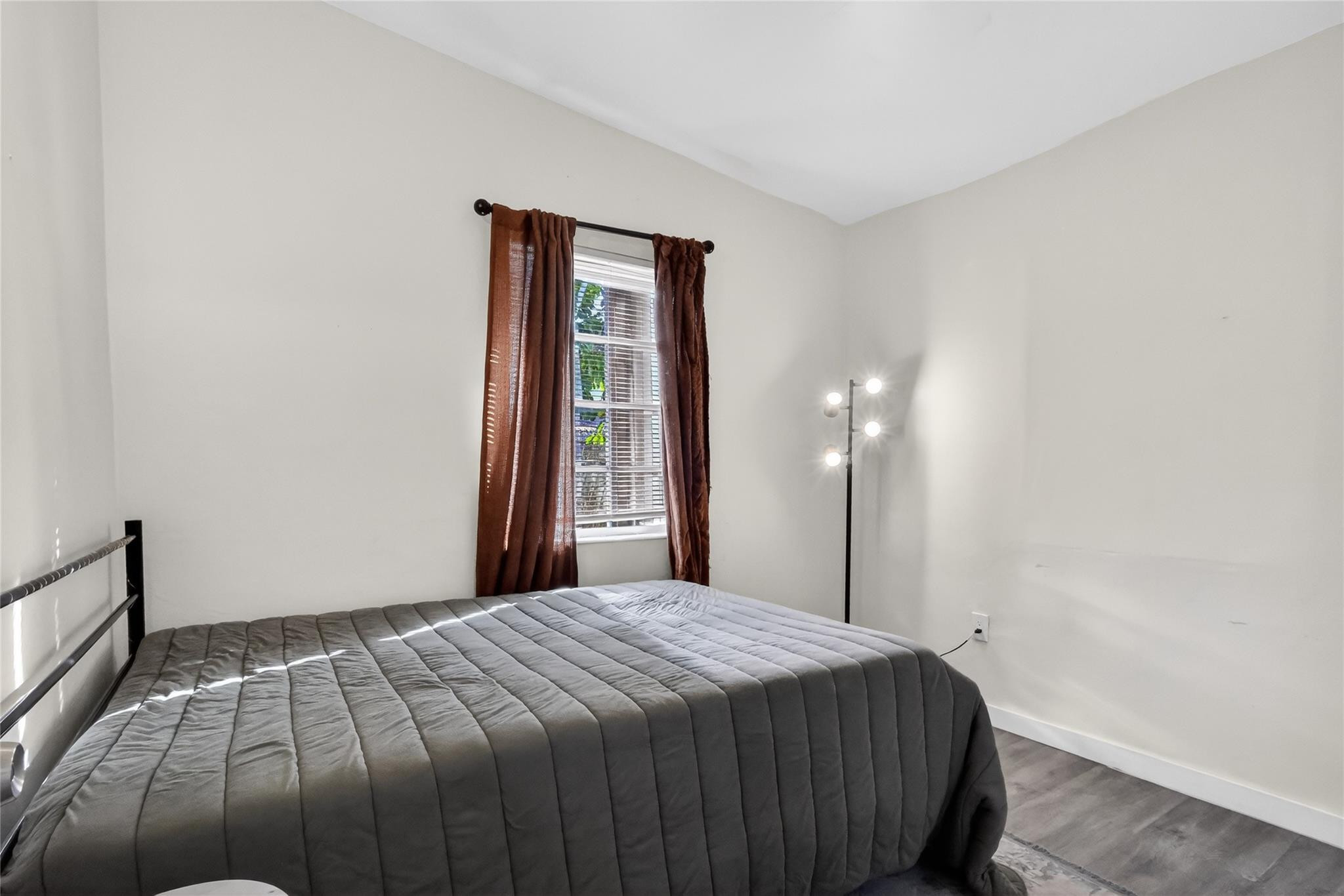 1420 Northeast 44th Street Pompano Beach, FL 33064 - Photo 21 of 45 Guest room