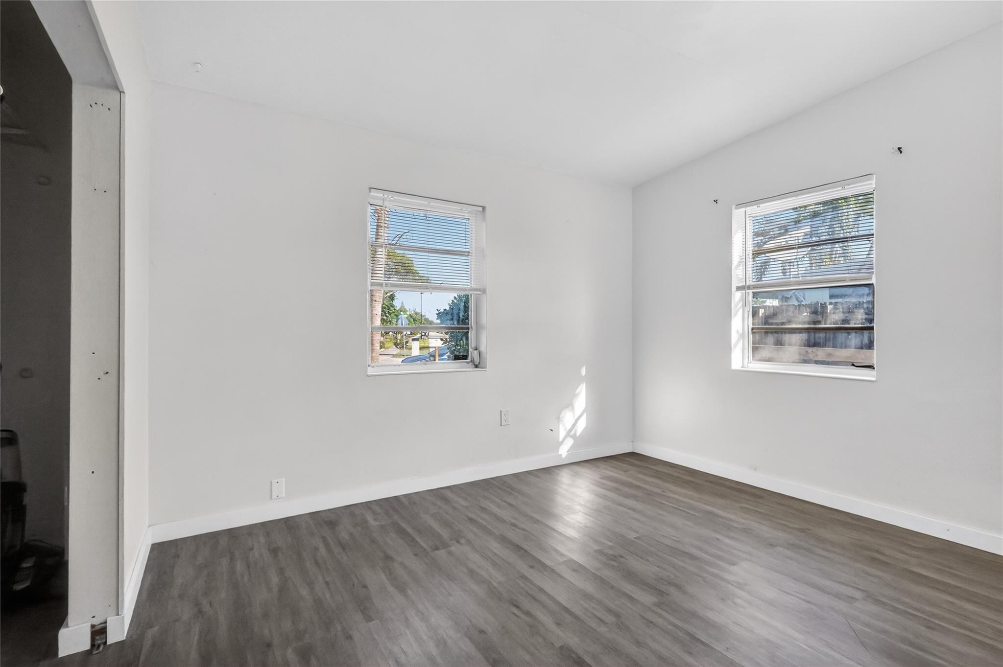 1420 Northeast 44th Street Pompano Beach, FL 33064 - Photo 30 of 45 Guest Room