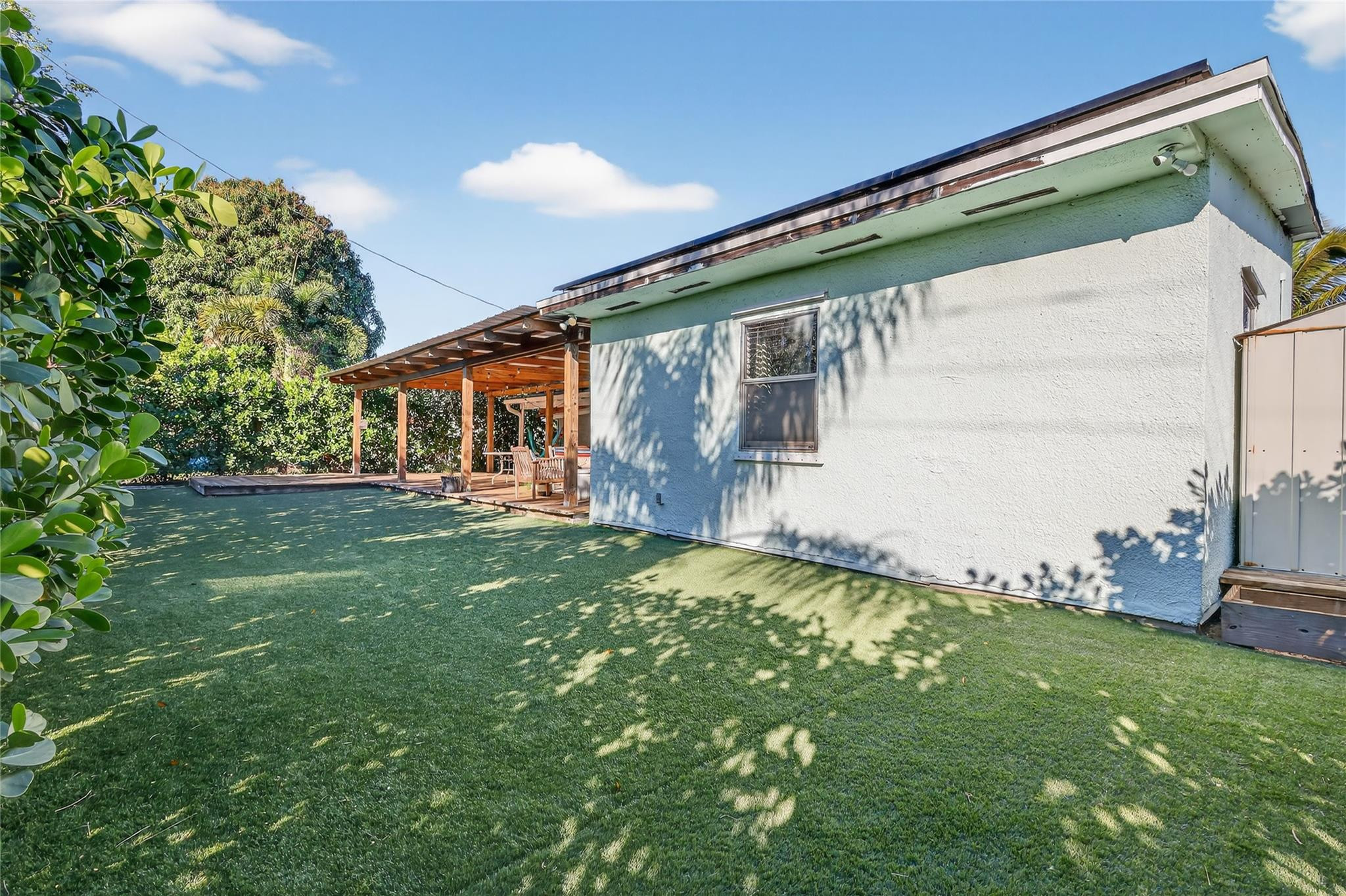 1420 Northeast 44th Street Pompano Beach, FL 33064 - Photo 40 of 45 Turf yard