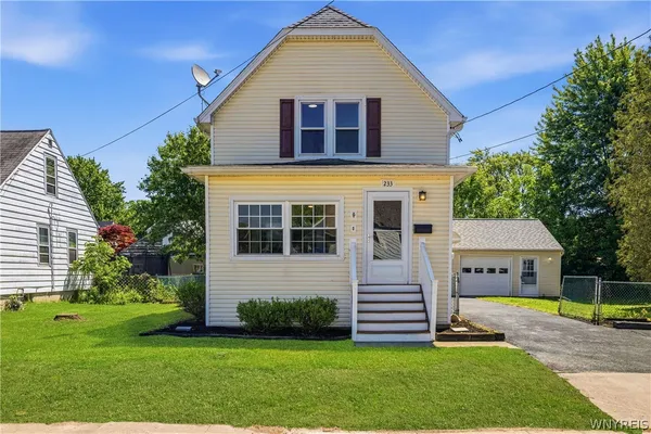 $214,900 | 233 82nd Street, Niagara Falls, NY 14304