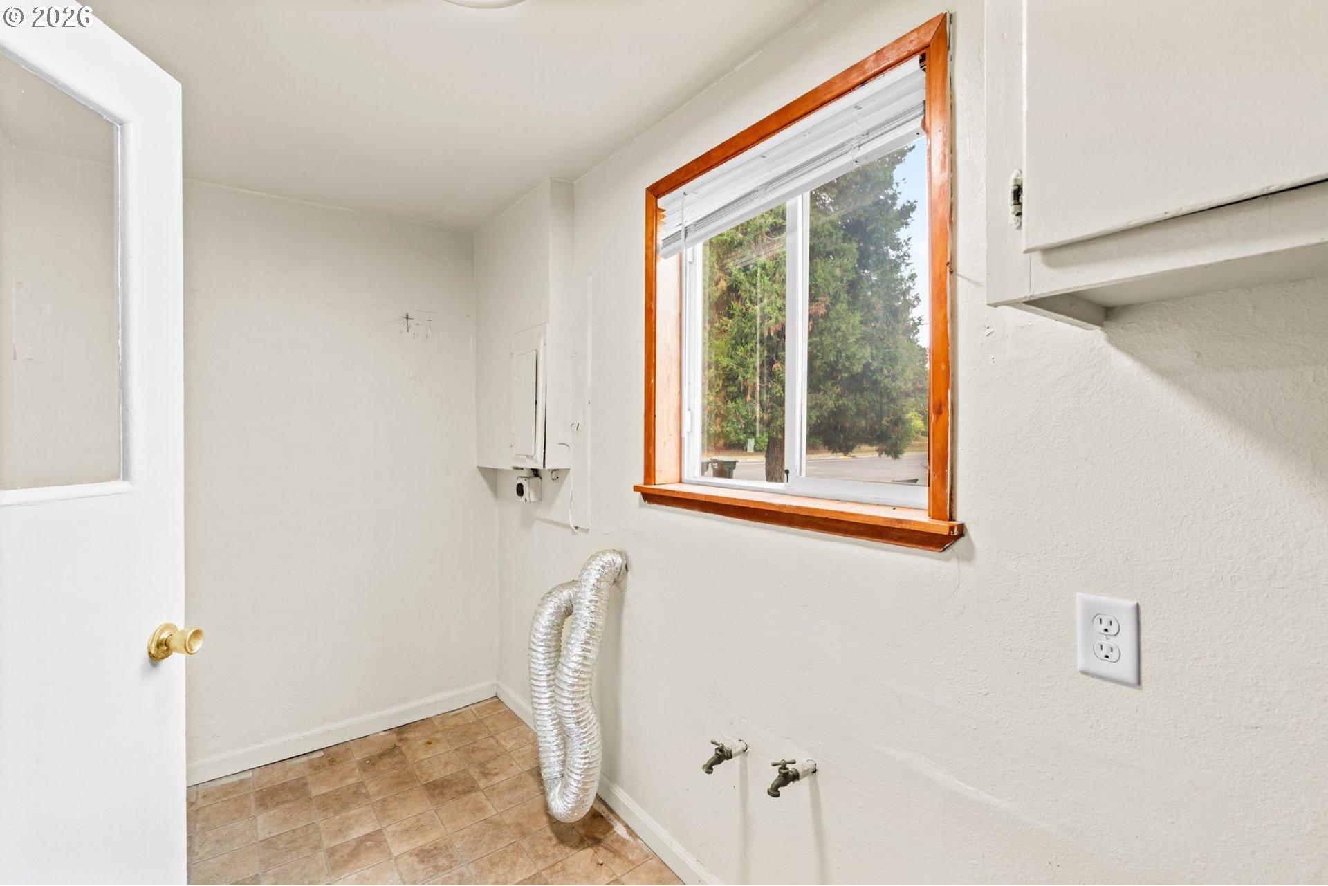 4268 Daisy Street Springfield, OR 97478 - Photo 13 of 29 Gallery Image 13