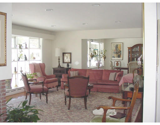 37 Ardmore Road Worcester, MA 01609 - Photo 2 of 10 Gallery Image 2