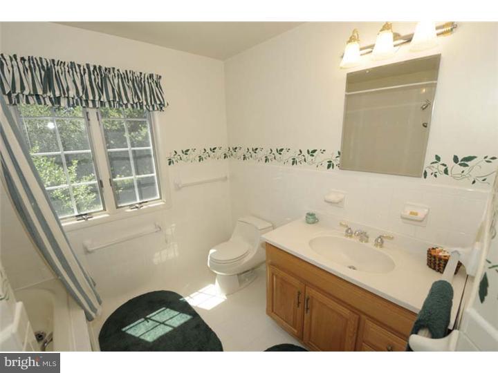 924 Oak Ridge Road Bryn Mawr, PA 19010 - Photo 17 of 21 Bathroom