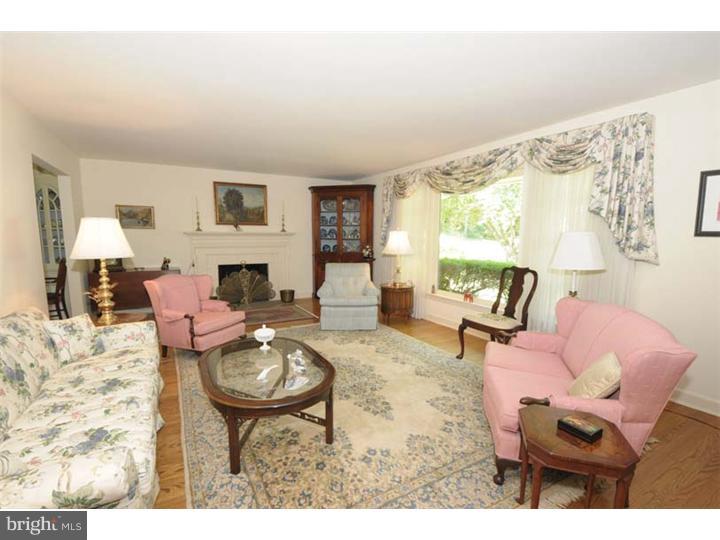 924 Oak Ridge Road Bryn Mawr, PA 19010 - Photo 6 of 21 Living Room
