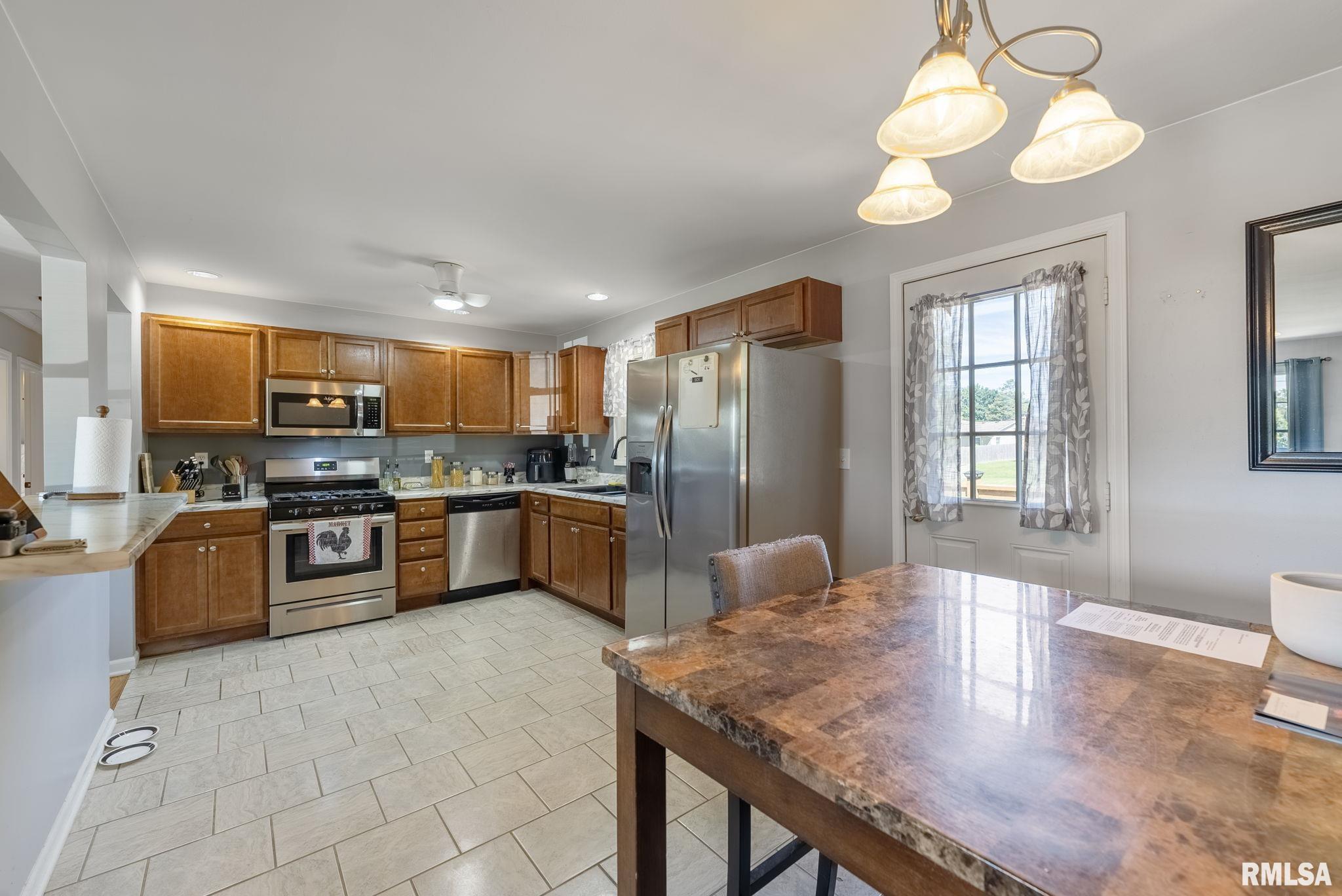 1738 Middle Road Bettendorf, IA 52722 - Photo 4 of 20 Gallery Image 4