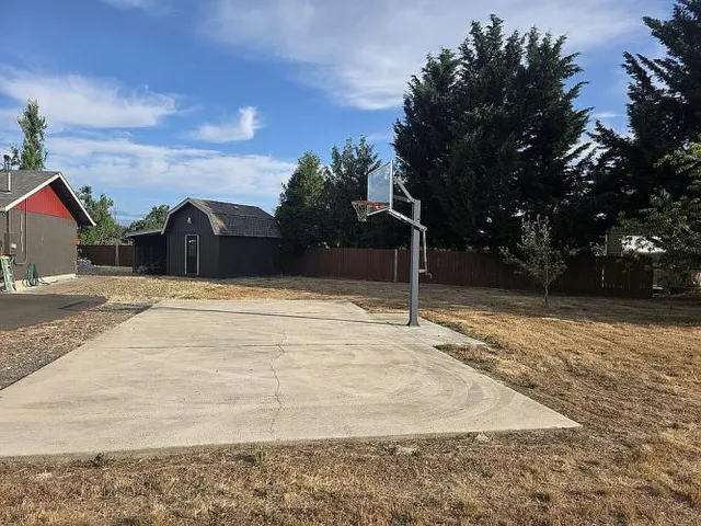 $899,474 | 81988 Hillview Drive, Creswell, OR 97426