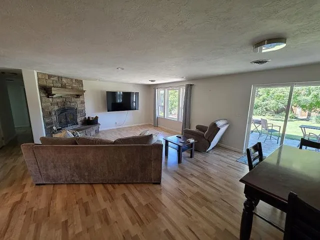 $899,474 | 81988 Hillview Drive, Creswell, OR 97426