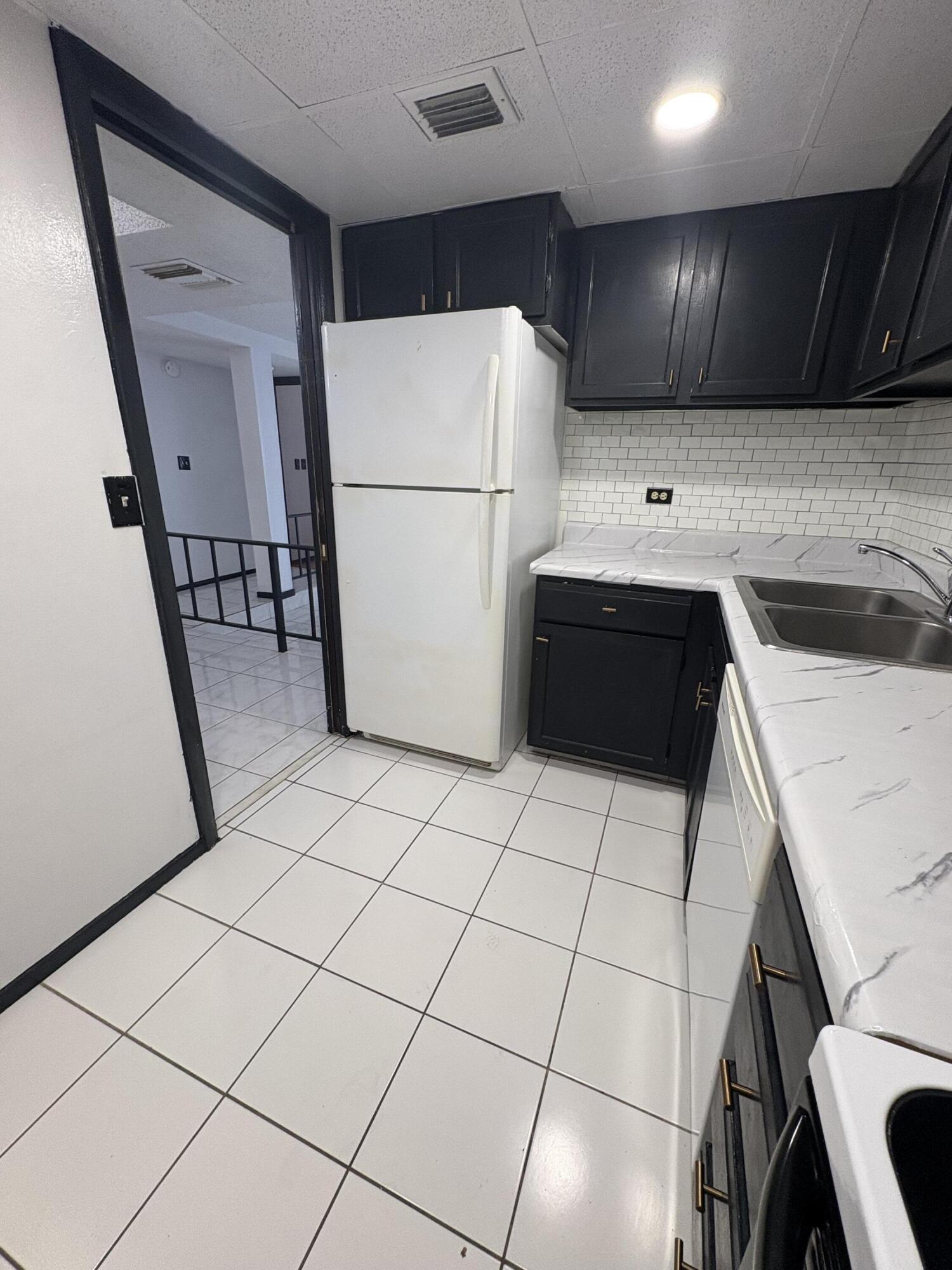 3660 Inverrary Drive, Unit 1B Lauderhill, FL 33319 - Photo 5 of 18 IMG_2535