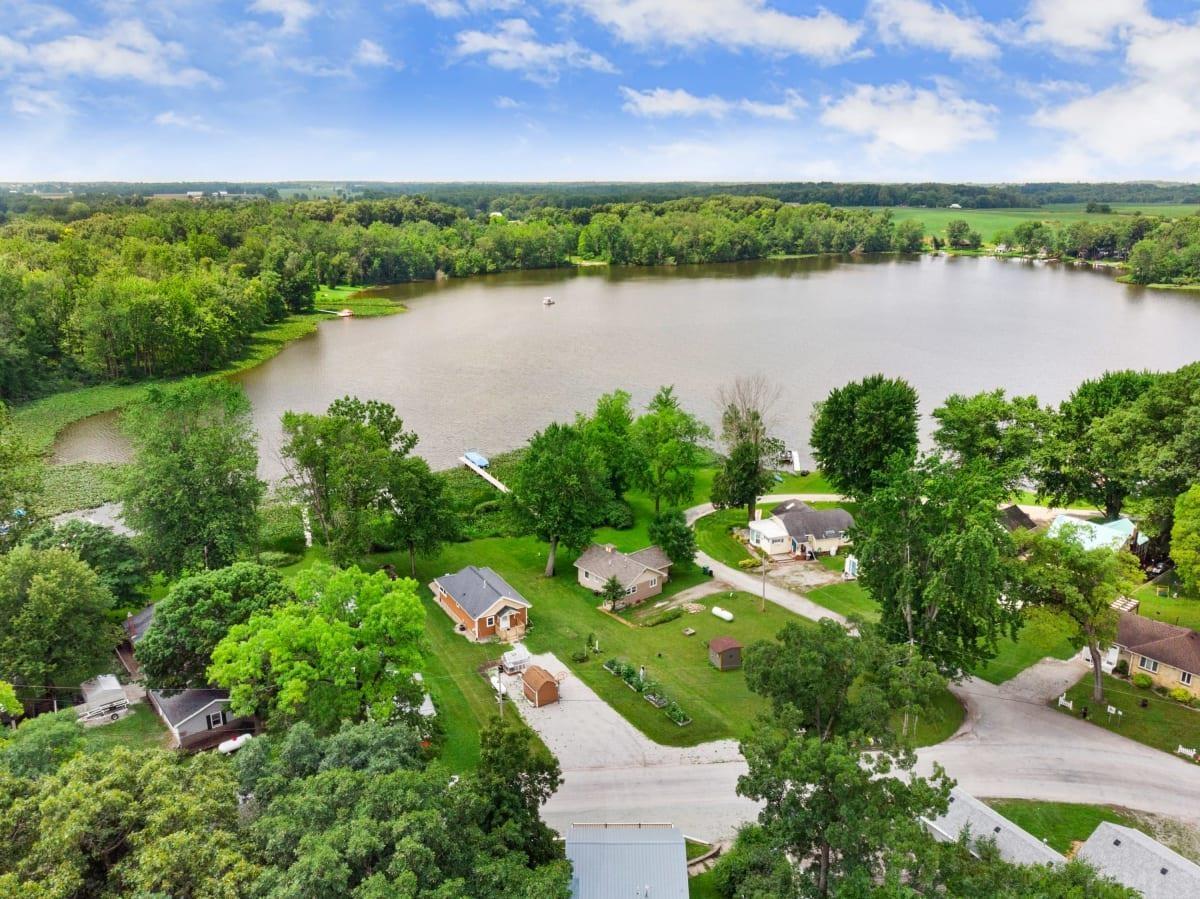 259 Ems R4 Lane Pierceton, IN 46562 - Photo 3 of 32