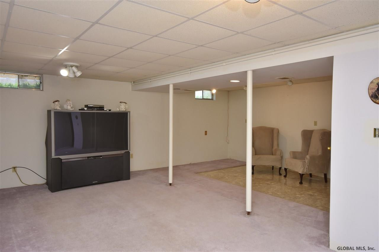 100 Putnam Road Rotterdam, NY 12306 - Photo 18 of 23 Photo 19