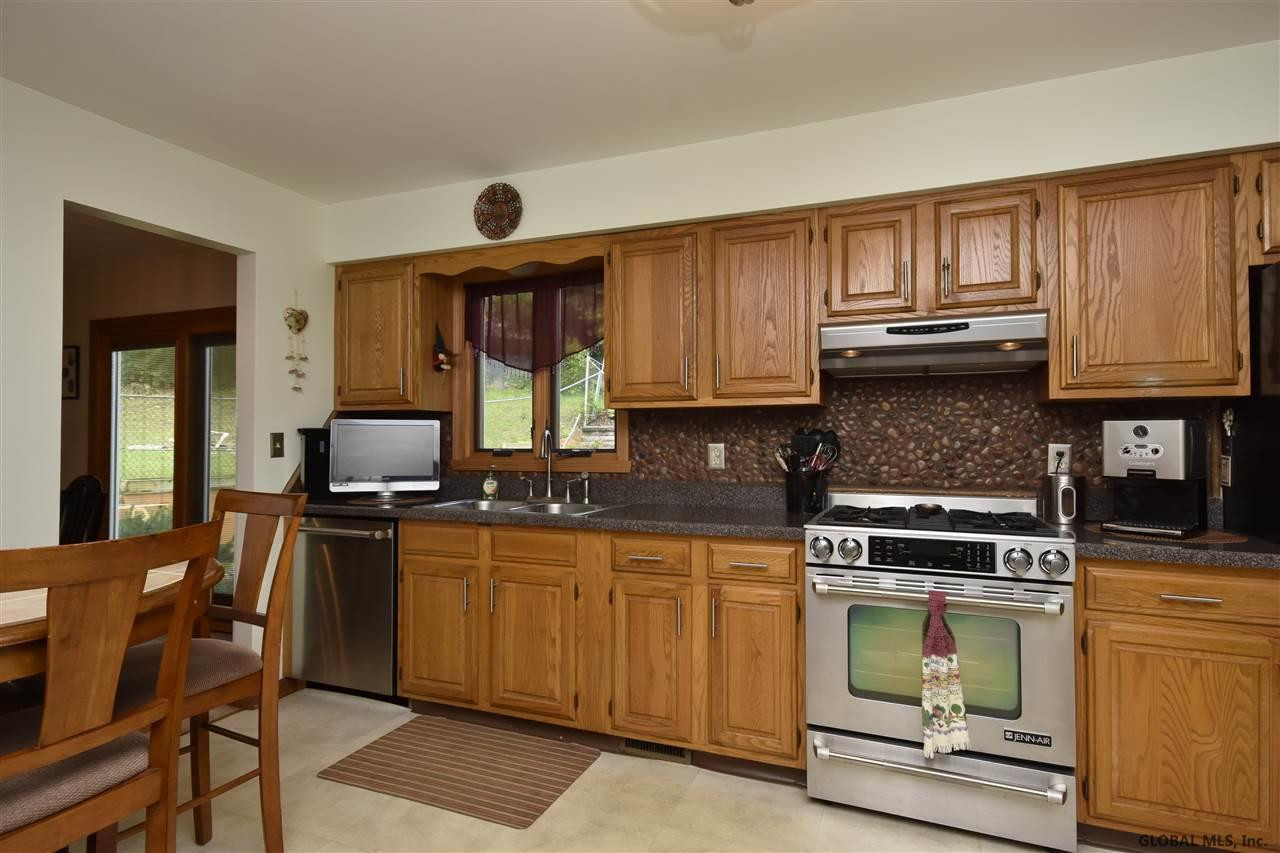 100 Putnam Road Rotterdam, NY 12306 - Photo 6 of 23 Photo 7