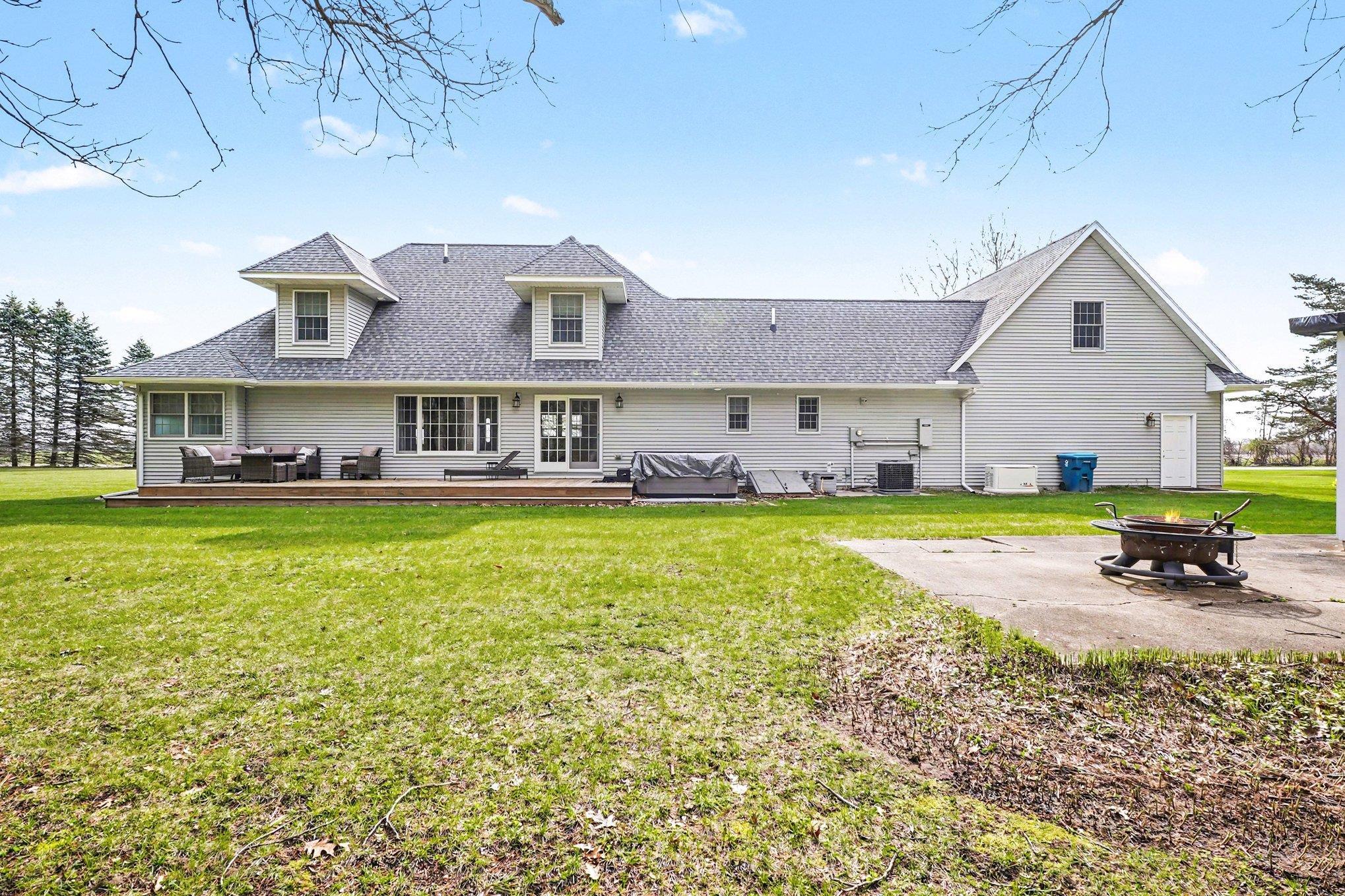 5605 North Shore Road Pinconning, MI 48650 - Photo 6 of 37