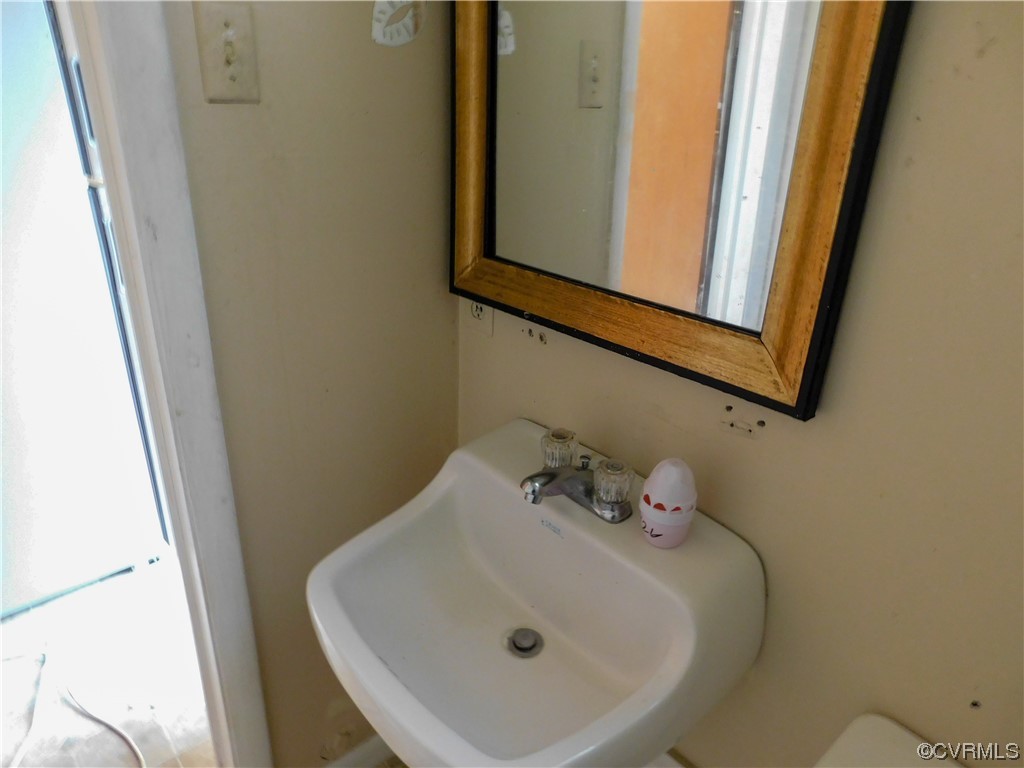 404 Roxana Road Henrico, VA 23075 - Photo 10 of 27 Gallery Image 10