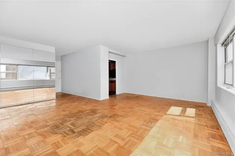 $260,000 | 4 Fordham Hill Ovl, Unit 14G | University Heights