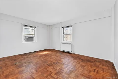 $260,000 | 4 Fordham Hill Ovl, Unit 14G | University Heights