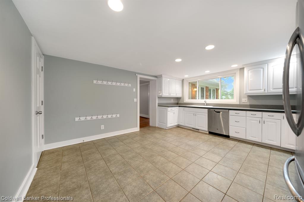 3590 Orchard Lake Road West Bloomfield, MI 48324 - Photo 16 of 34