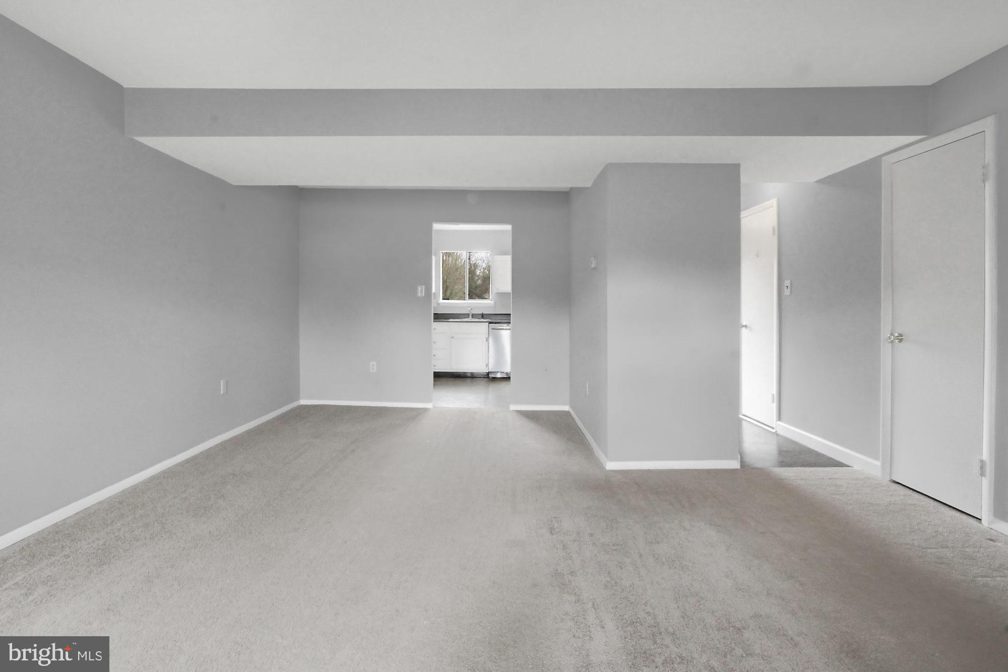 632 Lopax Road Harrisburg, PA 17112 - Photo 3 of 25 Living Room