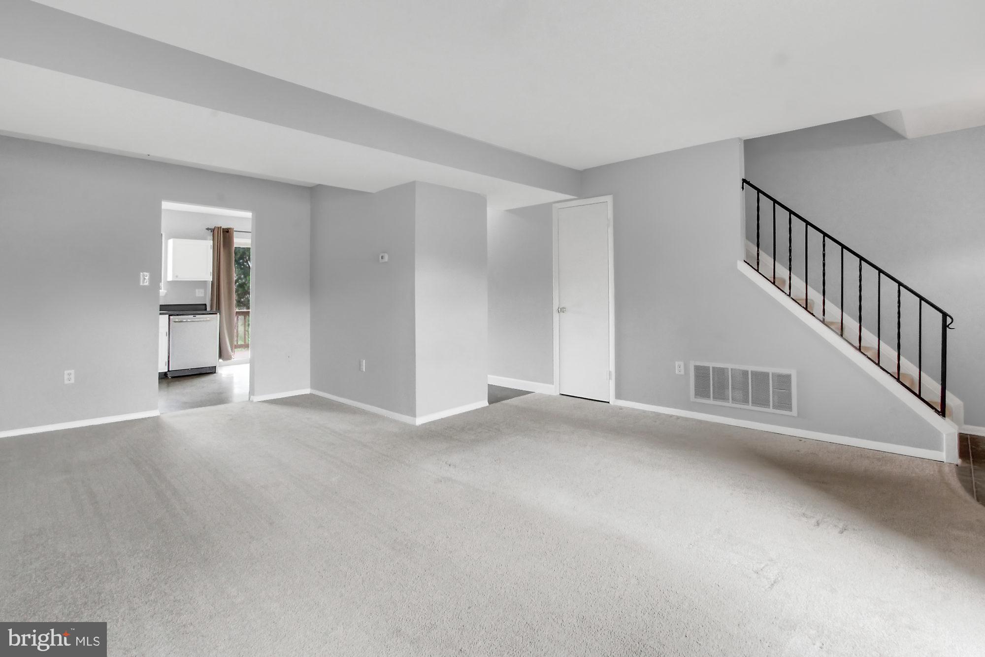 632 Lopax Road Harrisburg, PA 17112 - Photo 4 of 25 Living Room