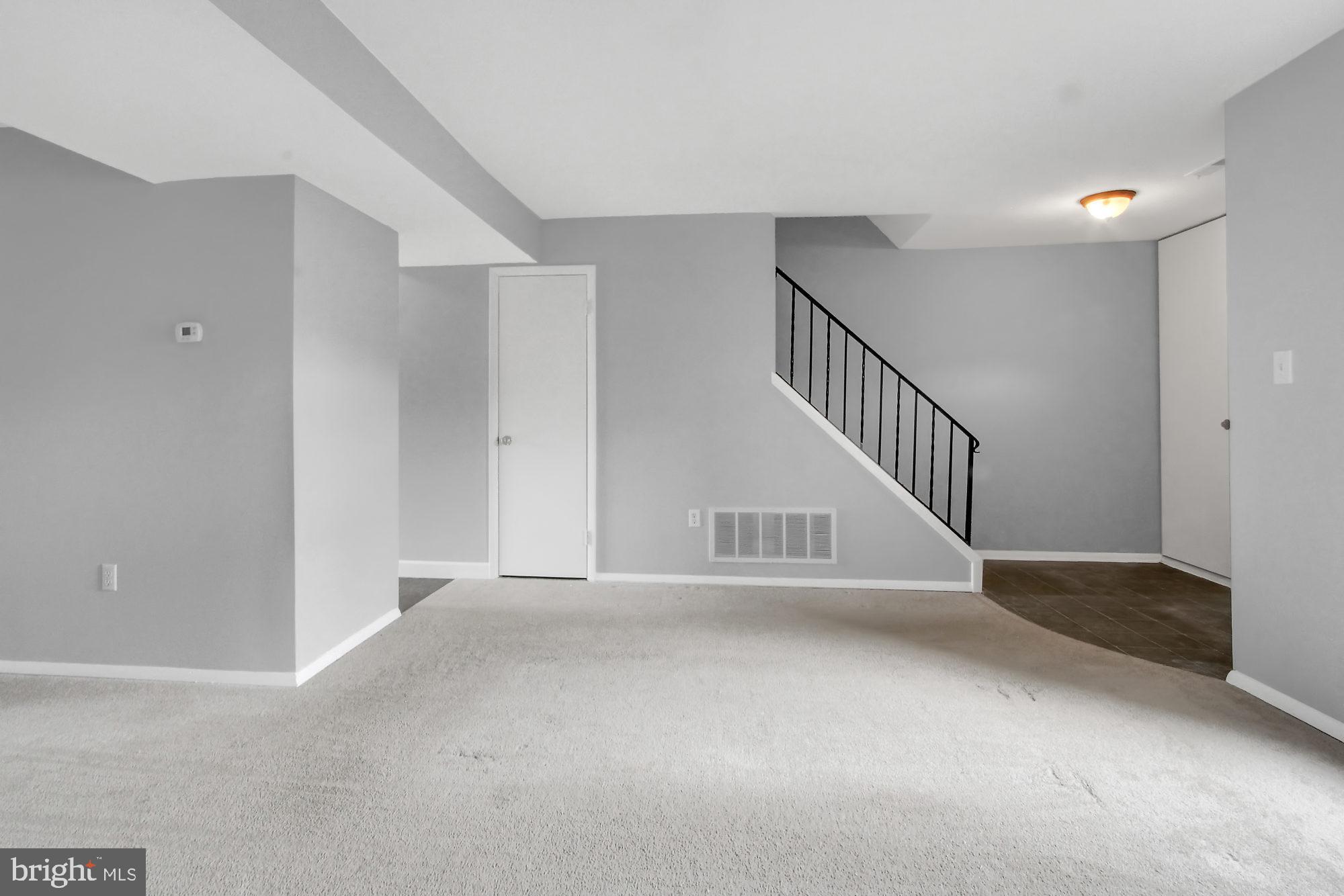 632 Lopax Road Harrisburg, PA 17112 - Photo 5 of 25 Living Room