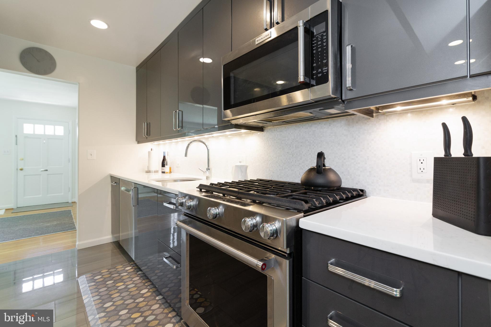 10107 Kohler Road Silver Spring, MD 20902 - Photo 12 of 34 Stainless appliance