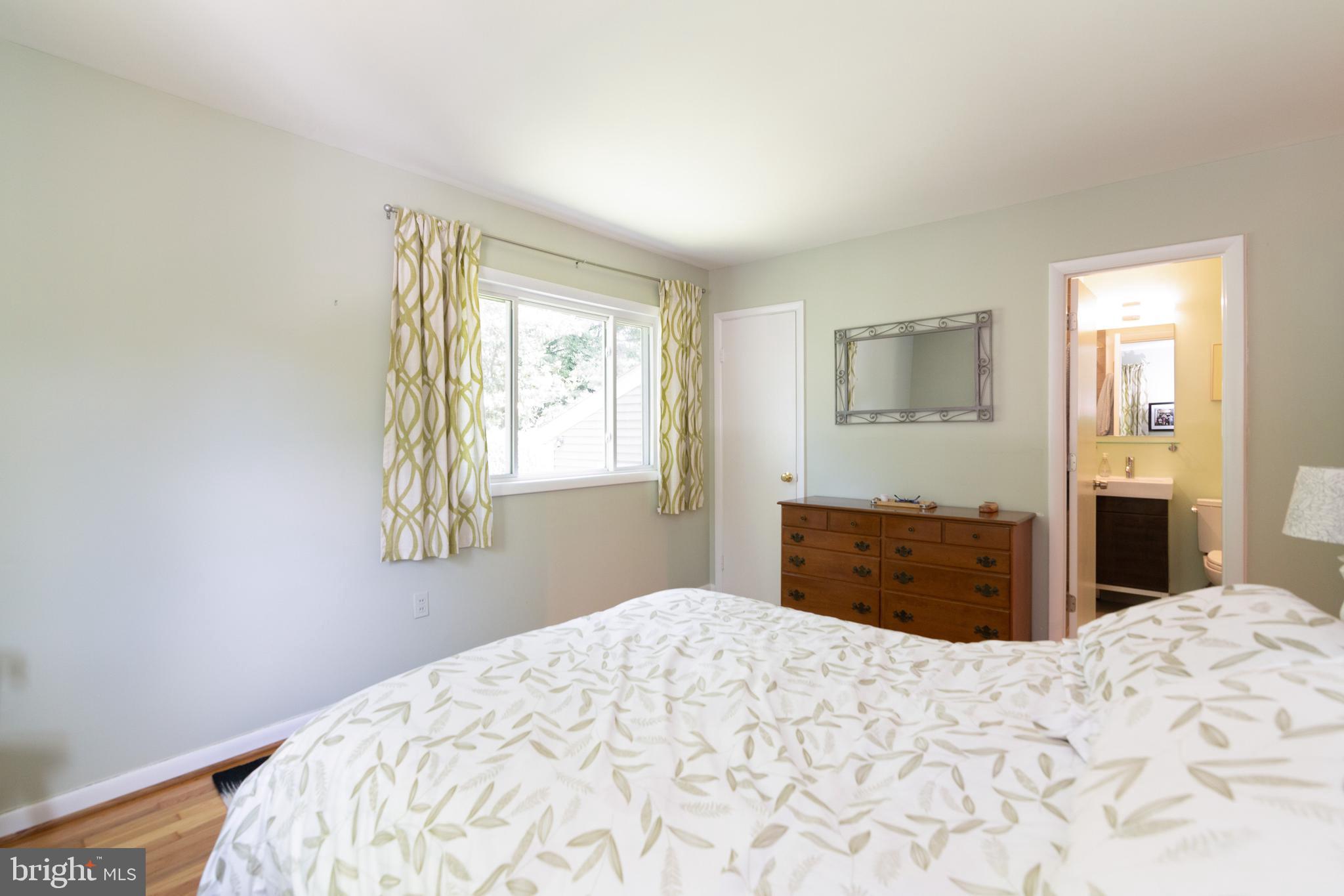 10107 Kohler Road Silver Spring, MD 20902 - Photo 19 of 34 Master bedroom
