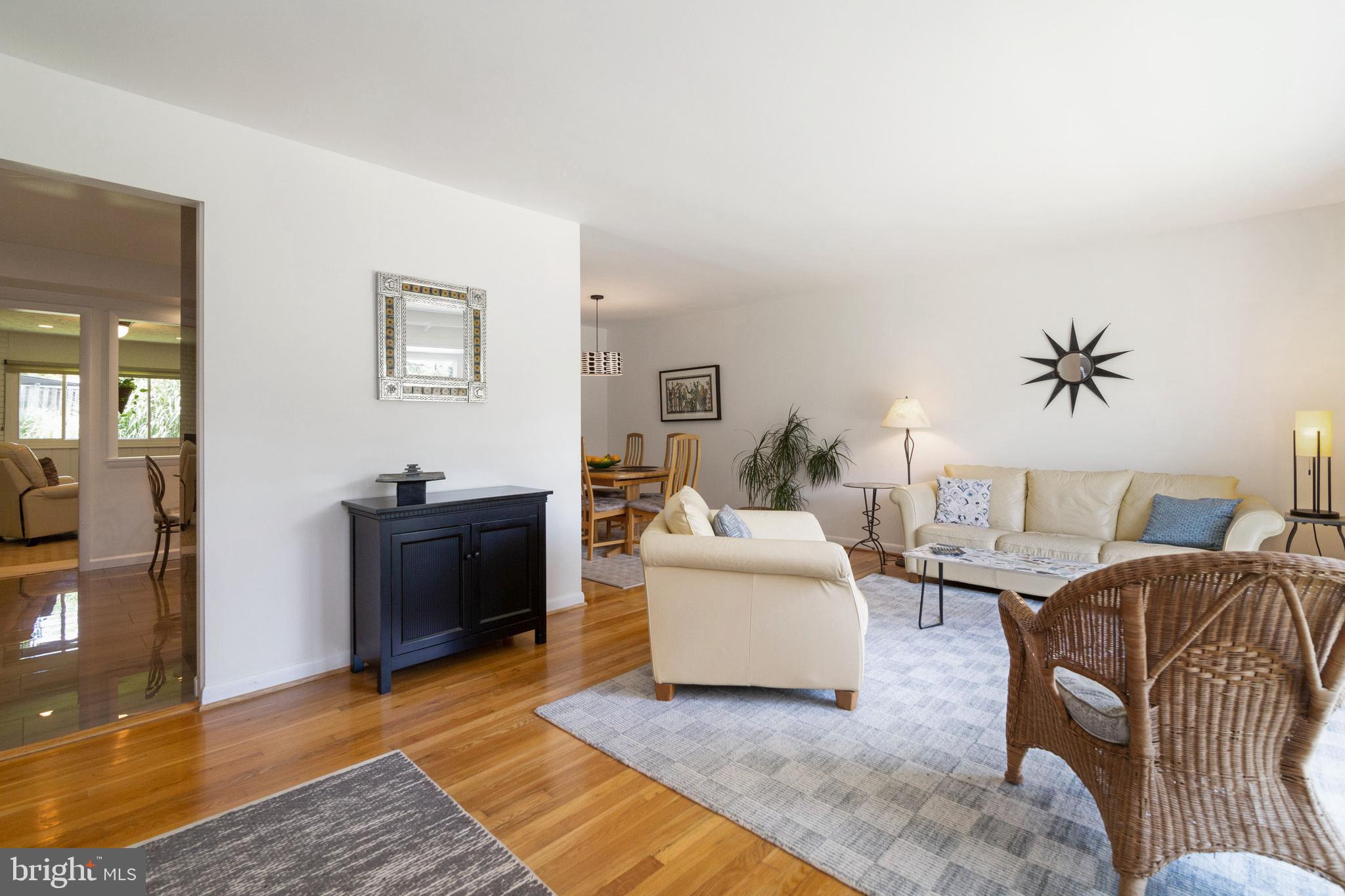 10107 Kohler Road Silver Spring, MD 20902 - Photo 33 of 34 Circular floor plan - kit to LR to DR
