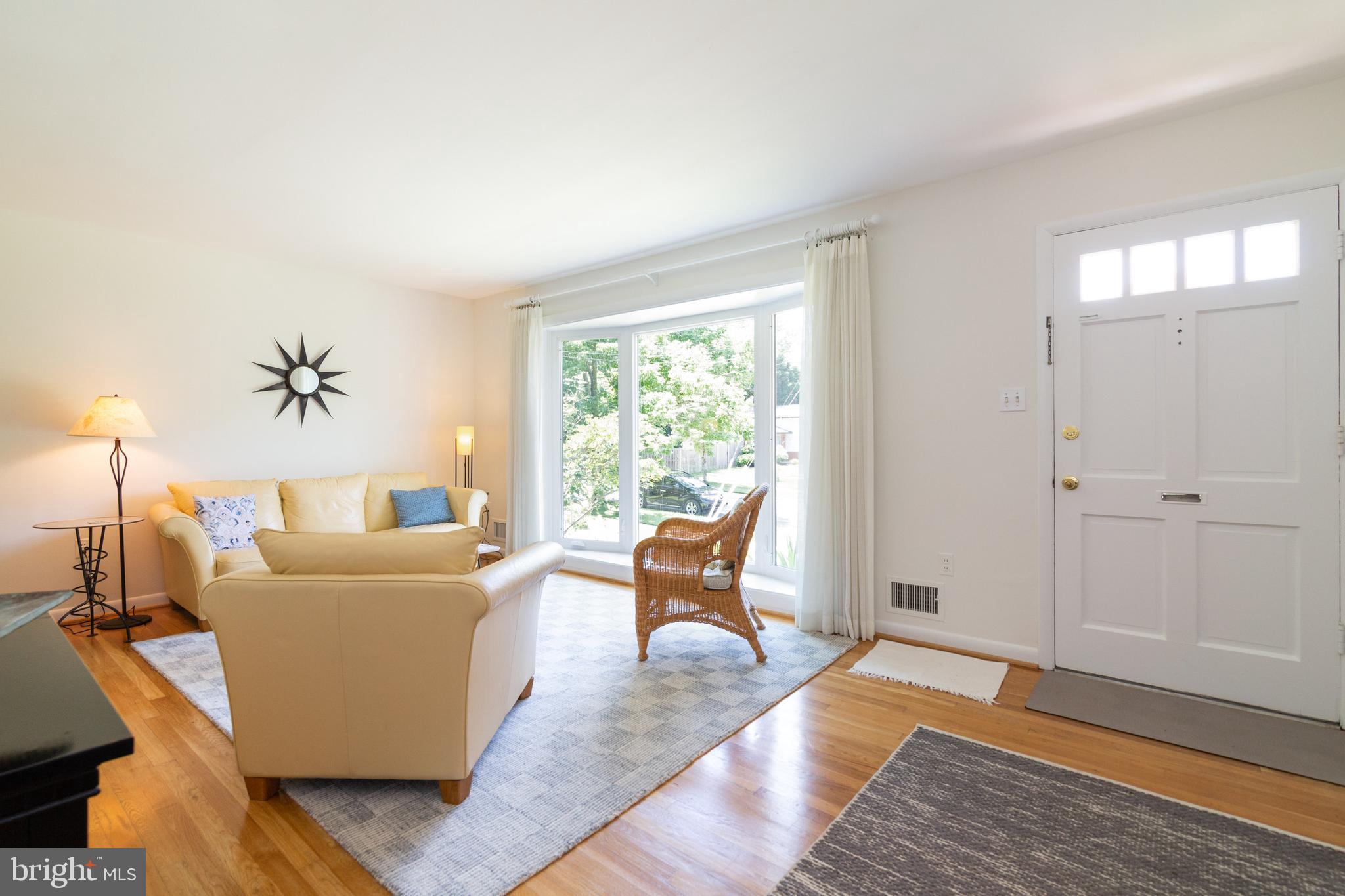 10107 Kohler Road Silver Spring, MD 20902 - Photo 4 of 34 Beautiful wood floors