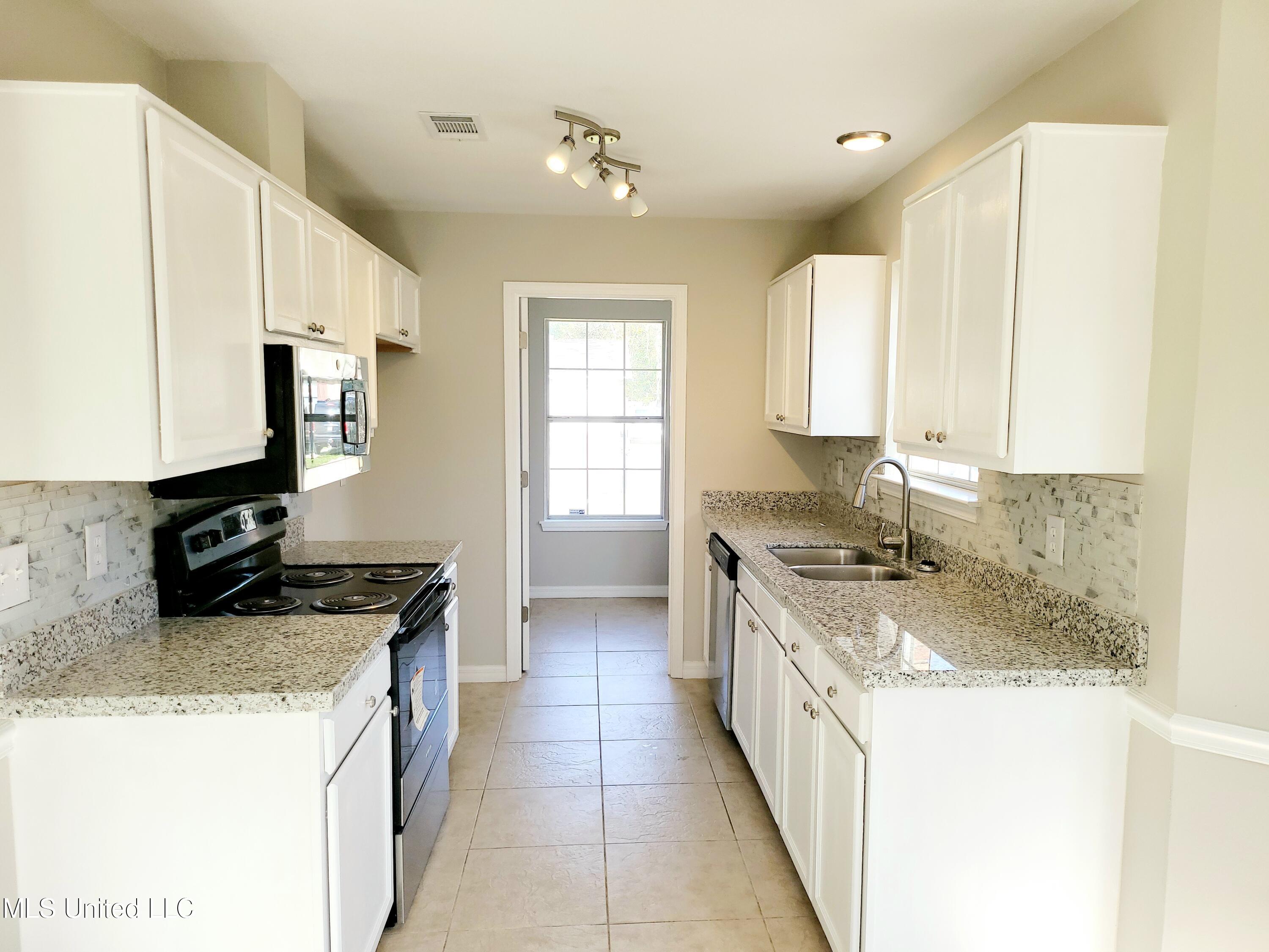 1713 Springridge Road Gautier, MS 39553 - Photo 5 of 31 20221110_105314