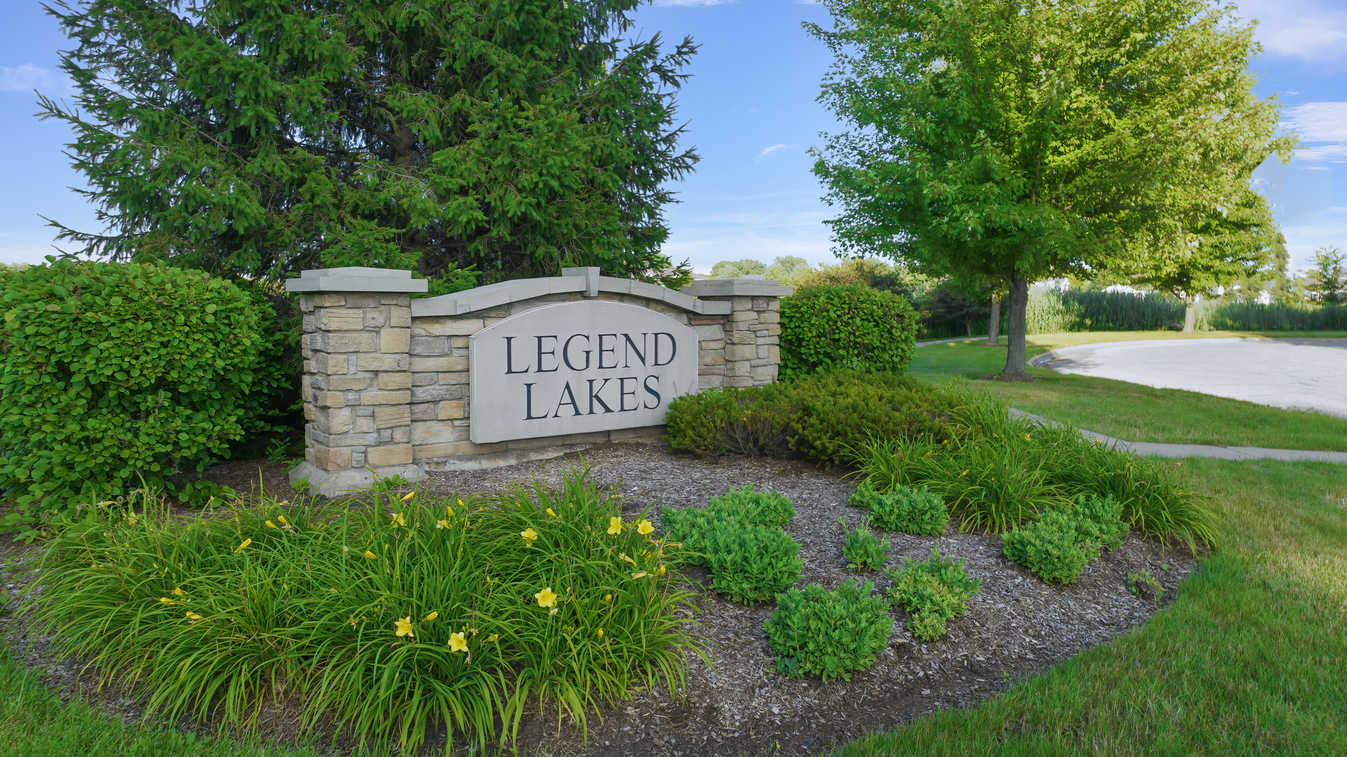 1327 Draper Road McHenry, IL 60050 - Photo 9 of 10 a sign of golf club on a wall under a tree