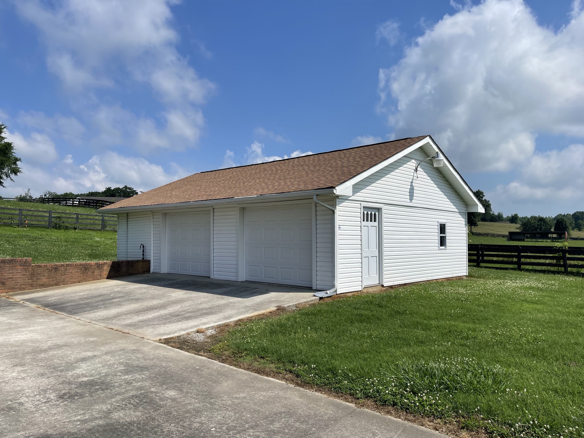 425 Corders Crossroads Road Fayetteville, TN 37334 - Photo 4 of 25 a view of a house with a yard and garage
