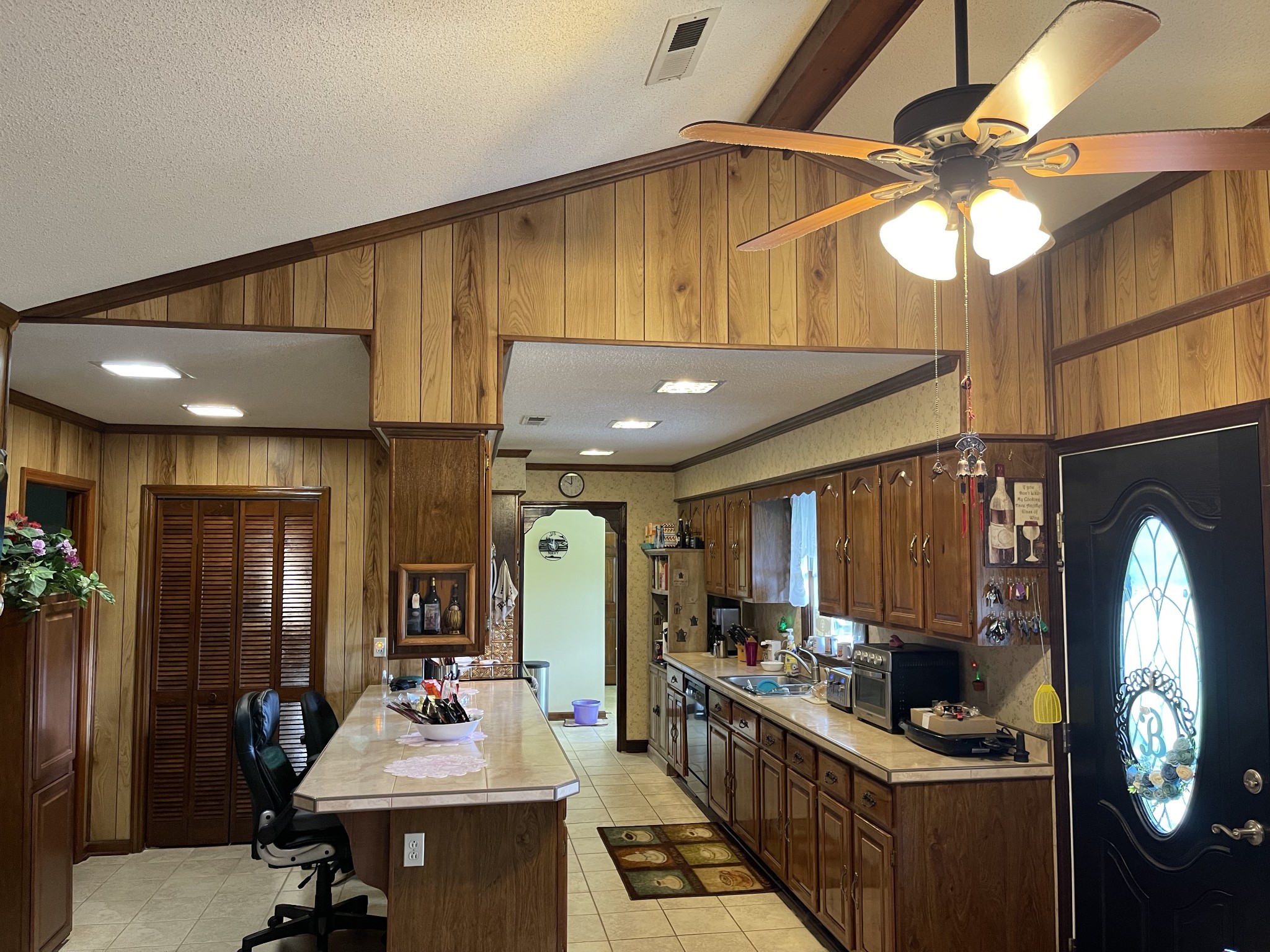 425 Corders Crossroads Road Fayetteville, TN 37334 - Photo 7 of 25 a kitchen with counter top space and a ceiling fan