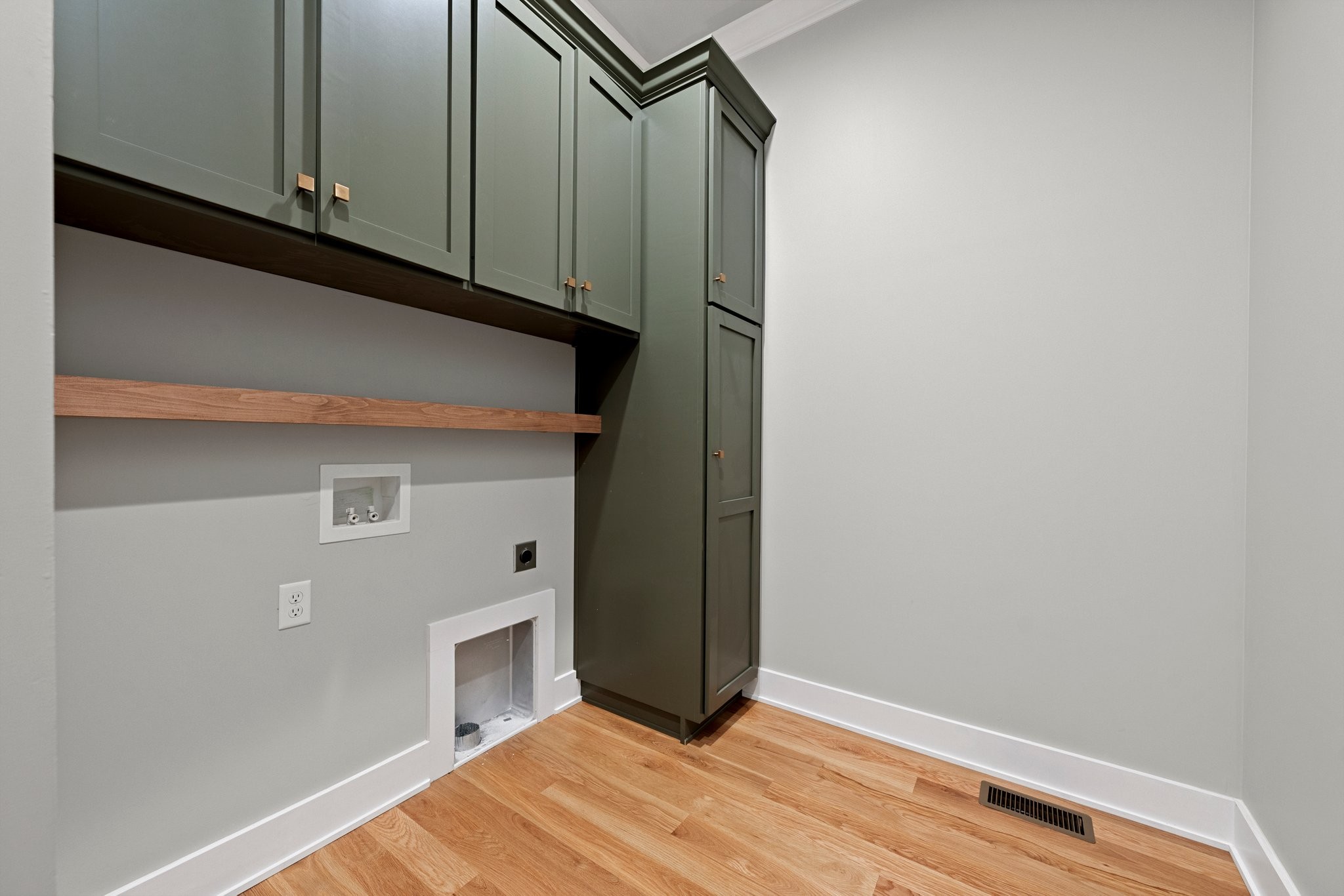710 Rolling Rd Drive Franklin, KY 42134 - Photo 13 of 27 a view of an empty room with wooden floor and a window