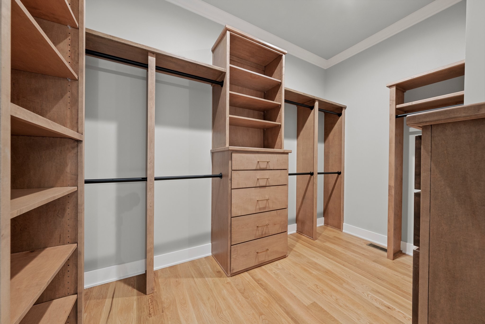 710 Rolling Rd Drive Franklin, KY 42134 - Photo 18 of 27 a view of walk in closet with empty racks