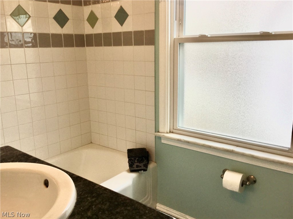 1515 South Noble Road Cleveland, OH 44121 - Photo 11 of 15 Gallery Image 11