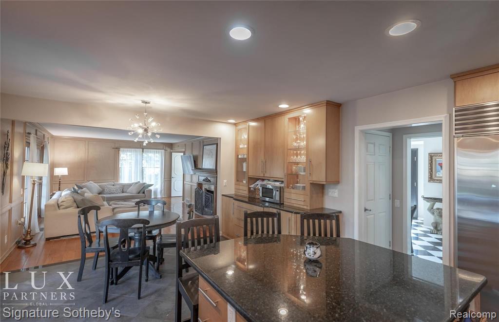 563 Shelden Road Grosse Pointe Shores, MI 48236 - Photo 5 of 25