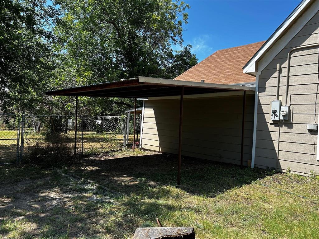 910 West Long, Unit A Stephenville, TX 76401 - Photo 39 of 39 a backyard of a house with lots of green space
