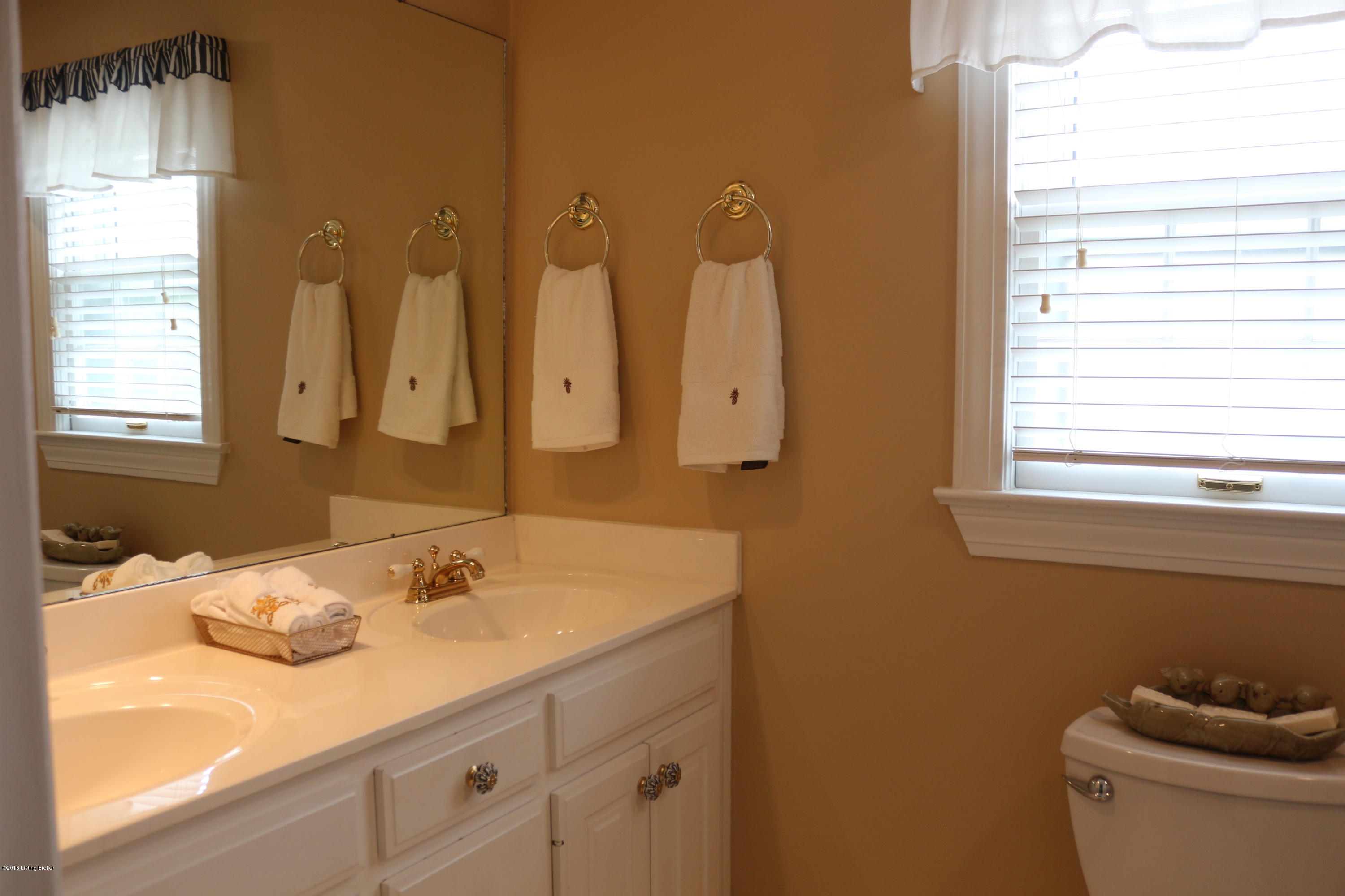 7401 Tallwood Road Prospect, KY 40059 - Photo 21 of 39 2nd floor bath