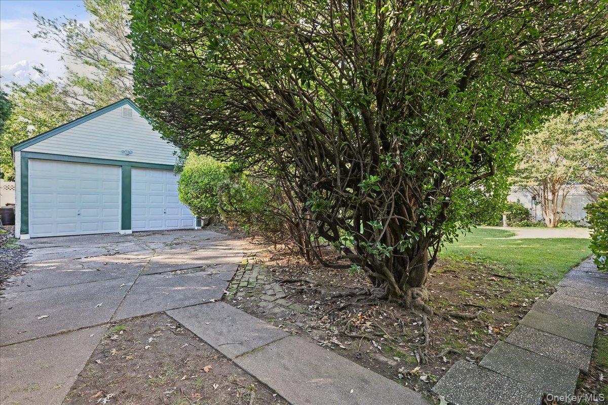 1956 Old Mill Road Merrick, NY 11566 - Photo 26 of 28 Gallery Image 26