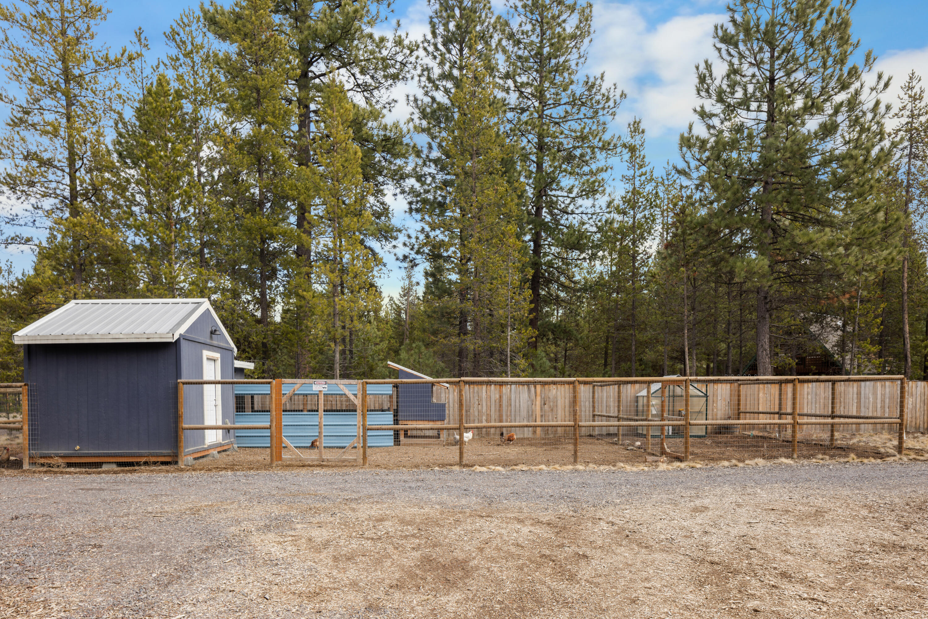 17271 Downey Road Bend, OR 97707 - Photo 24 of 34 Chicken Coop