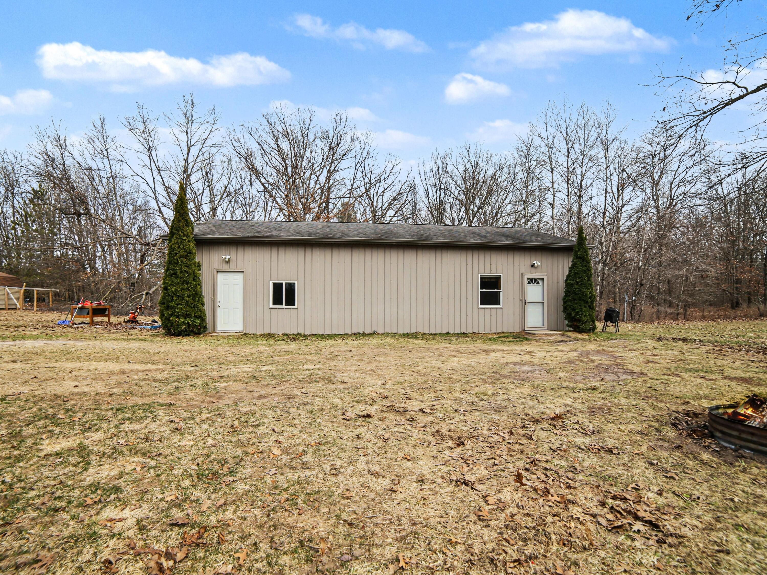 17 West Wilke Road Rothbury, MI 49452 - Photo 25 of 34 3