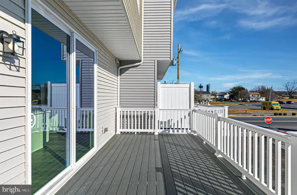 $319,990 | 33 E Oasis Avenue, Ranson, WV 25438